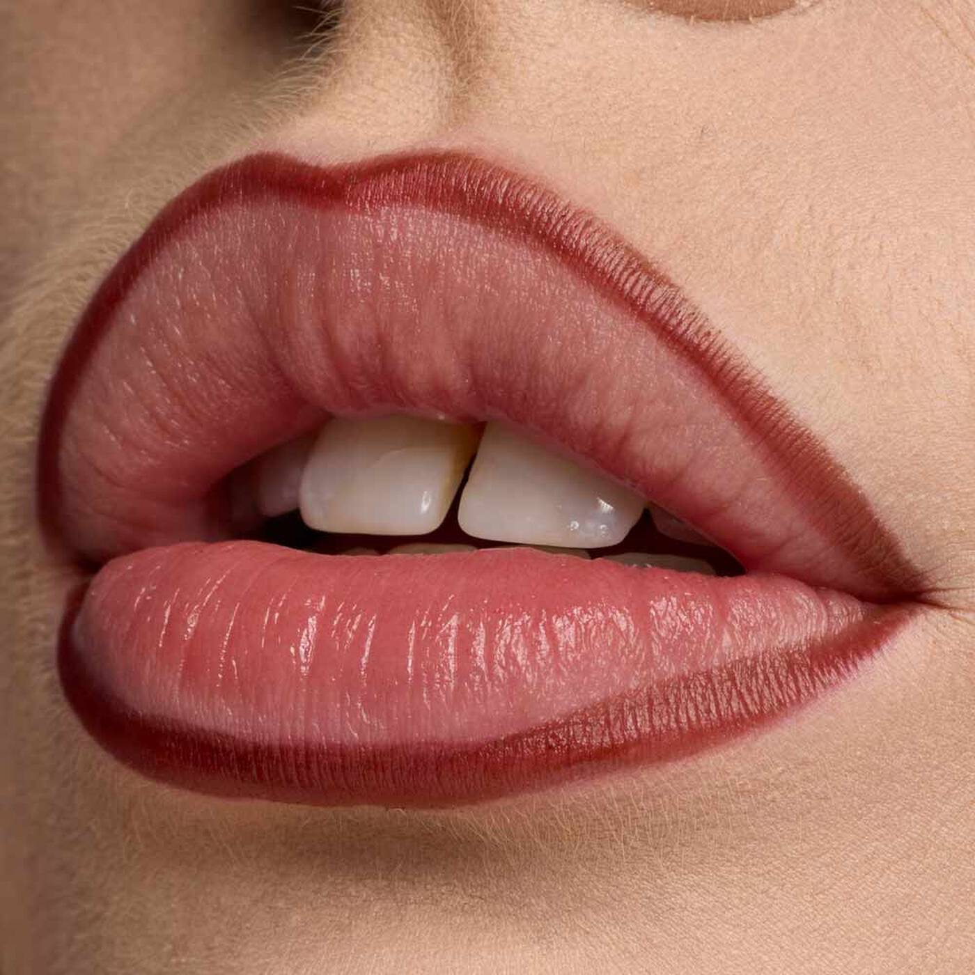 LIP LINGERIE DELINEADOR DE LABIOS EFECTO TINTA NYX PMU